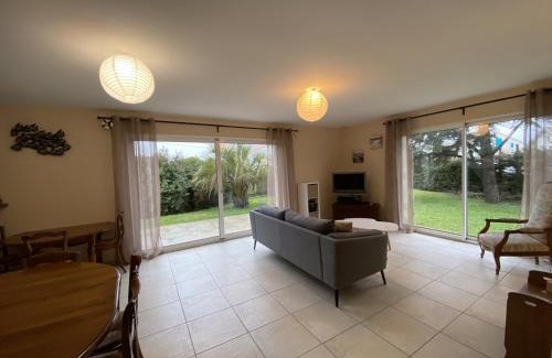 Fouras House | Villa Confortable à Fouras, Proche Mer, 3 Chambres, Terrasse, Jardin, WiFi - FR-1-709-59