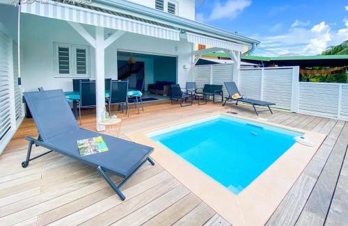 Le Robert Villa | Villa confortable avec piscine à Hyacinthe – 95 m²