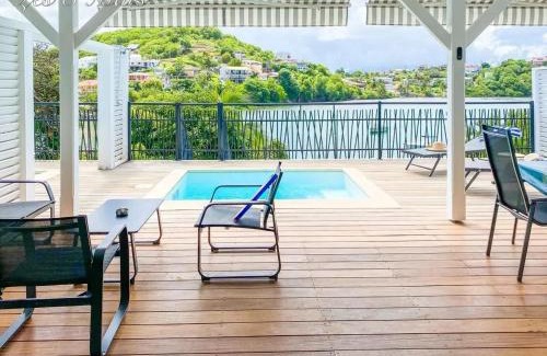 Le Robert Villa | Villa confortable avec piscine à Hyacinthe – 95 m²