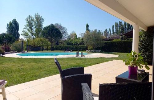 Paulhac Villa | Villa Contemporaine à Paulhac avec Piscine Privée et Jardin