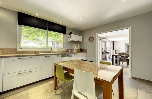 Taillades Villa | Villa Contemporaine Climatisee, VUE SUR LE Luberon