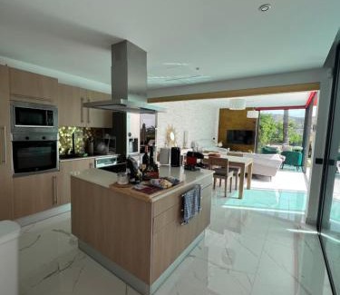 Salobre Villa | Villa Cooper l Heated Pool l Private Garden