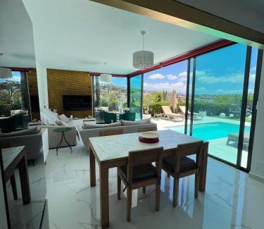 Salobre Villa | Villa Cooper l Heated Pool l Private Garden