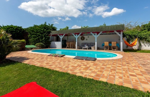 Saint-Doulchard House | Villa Cosmique - Maison avec piscine et jacuzzi
