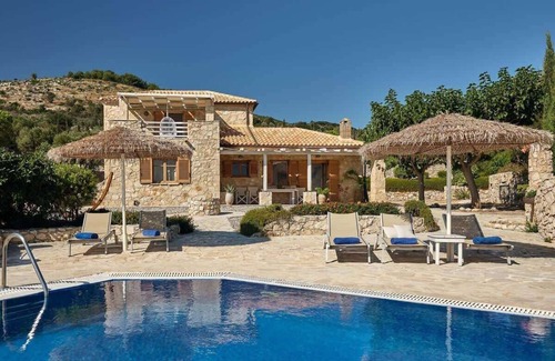 Korithi Villa | Villa Cristallo with Infinity Pool, BBQ & Sea Views