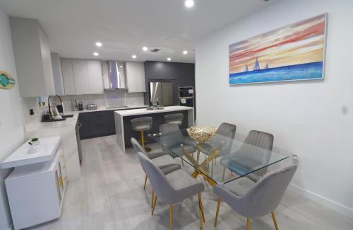 Golden Glades Villa | Villa Cristina in Miami