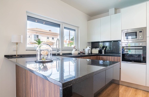 Charneca de Caparica e Sobreda Villa | Villa Cuca - Modern villa with private pool close to the beach by Allure Villas