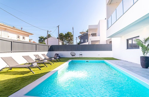 Charneca de Caparica e Sobreda Villa | Villa Cuca - Modern villa with private pool close to the beach by Allure Villas