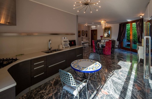 Alba Apartment | Villa D'Autore - Three Bedroom Apartment, Sleeps 6