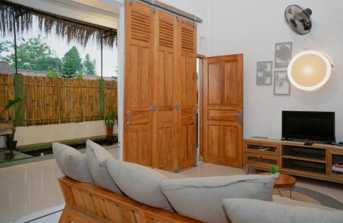 Sewon House | Villa D'Bamboo by Plesirhati Yogja