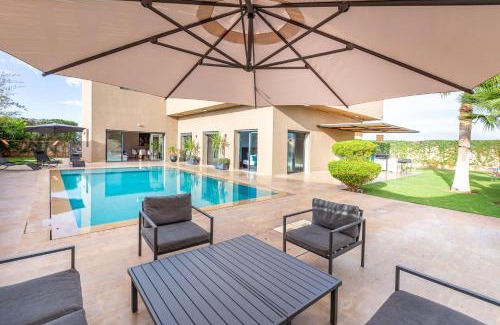 El Aggada Villa | Villa Dalia, Personnels et option piscine