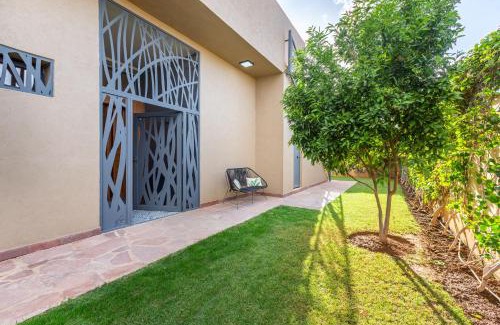 El Aggada Villa | Villa Dalia, Personnels et option piscine