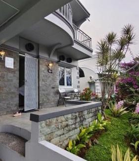 Cipanas Villa | Villa Dalia Puncak H11-5