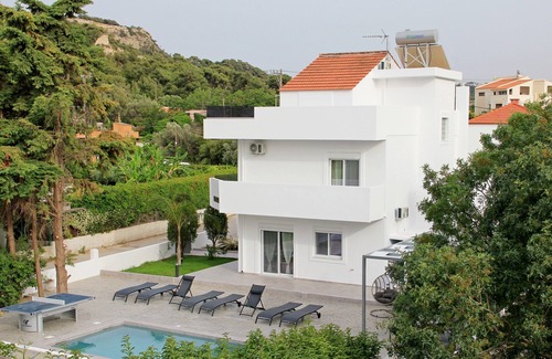 Ixia Villa | Villa Dana