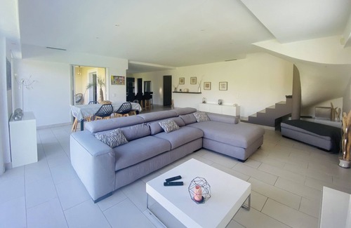 La Gaude Villa | Villa Dans Écrin de Verdure Avec Piscine et Terrain de Boules