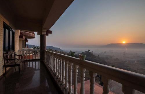 Khalapur Villa | Villa Dazzle by StayVista - Unwind in a Mountain-City View Villa with a Terrace Pool