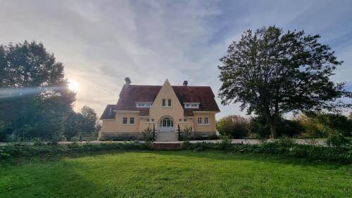 Mareuil-les-Meaux Villa | VILLA DE 450M2 POUR 15 PERS 15 MN DISNEYLAND PARIS ET 45MN PARIS AVEC GRAND JARDIN
