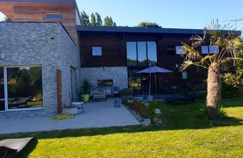 Saint-Medard-sur-Ille Villa | Villa de 9 chambres avec piscine interieure jacuzzi et jardin clos a Saint Medard sur Ille