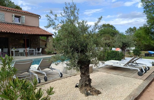 Rocbaron House | Villa de Charme Avec Piscine en Plein Cœur du Var