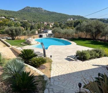 La Treille Villa | Villa de Charme avec Piscine, Marseille