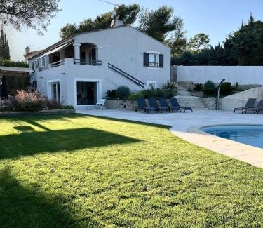 La Treille Villa | Villa de Charme avec Piscine, Marseille