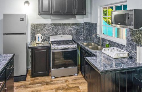 Scarborough Apartment | Villa De Cruz - Groovy Suite