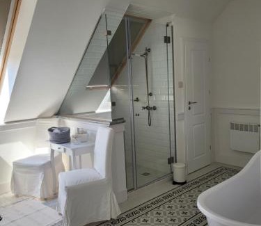 Erdobenye House | Villa De Dominique