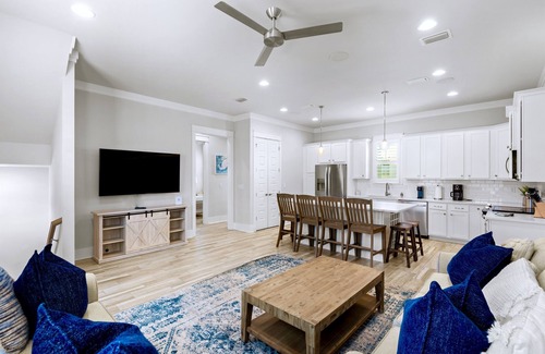 Miramar Beach House | Villa De Estrella: Free golf cart, 2min to beach, Heated pool, Private backyard