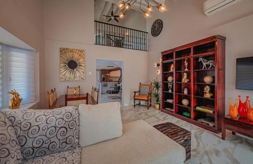 Palm Beach Villa | Villa de Leon suitable for 14 persons. 5 bedrooms 5 bathrooms