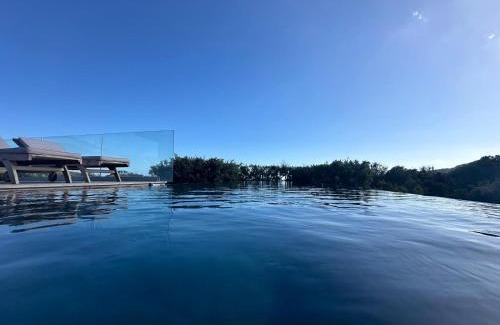 Pianotolli-Caldarello Villa | Villa de luxe surplombant la mer, piscine suspendue