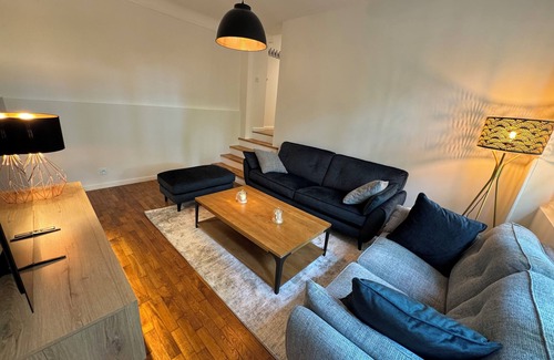 Versailles Villa | Villa de Luxe Avec Climatisation et Terrasse, Idéal Pour Visiter Paris!