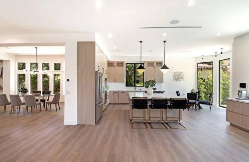 Sherman Oaks Villa | Villa De Magnolia Modern Design 5 bed Villa with a Pool