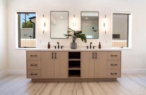 Sherman Oaks Villa | Villa De Magnolia Modern Design 5 bed Villa with a Pool