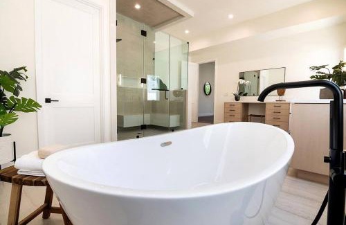Sherman Oaks Villa | Villa De Magnolia Modern Design 5 bed Villa with a Pool