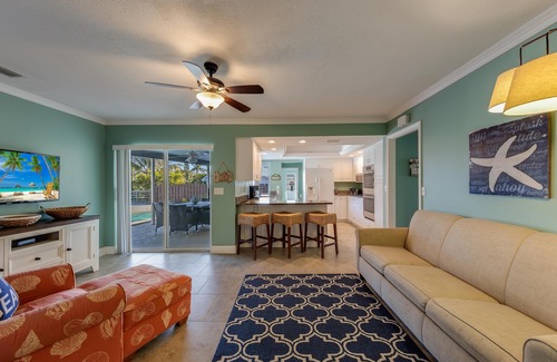 Siesta Key House | Villa De Paradisio | Waterfront Home w/Private Pool, Fishing Dock, Close to Beach & Village!