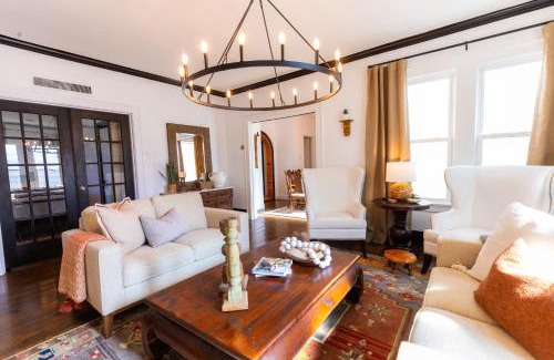 Sayles Blvd. Area Villa | Villa de Siglo-Century Villa