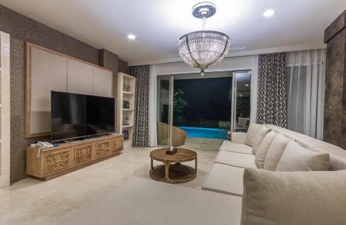 Jimbaran Bay Villa | Villa Deh Simba at Ayana With Private Pool