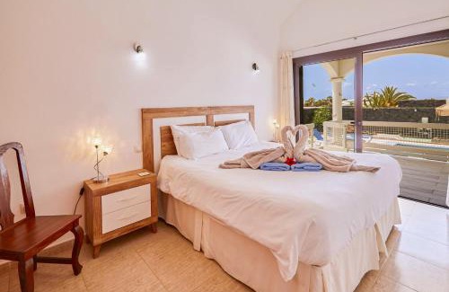 Playa Blanca Villa | Villa Del Sol - LH133 By Villas Now Ltd