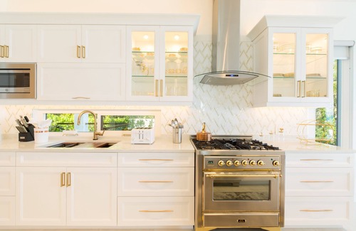 Providenciales House | Villa DelEvan 4E/Beachfront 6 bedroom house on the Grace Bay Beach,