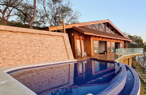 San Juan del Sur Villa | VILLA DELFIN - BEACHFRONT LUXURY 180° VIEWS