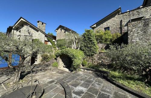 Groppoli Villa | Villa Delia 16p 2 Pools BBQ by VILLASRETREATS
