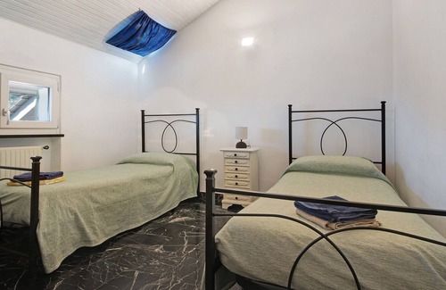 Bonassola Villa | Villa "Delle Rose" close to the Sea with Private Garden & Wi-Fi