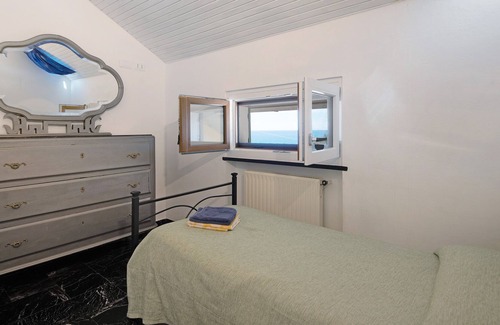 Bonassola Villa | Villa "Delle Rose" close to the Sea with Private Garden & Wi-Fi
