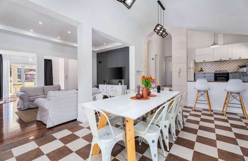 Tugare Villa | VILLA DELMATI with tennis court, swimming pool with whirlpool, 5 bedrooms