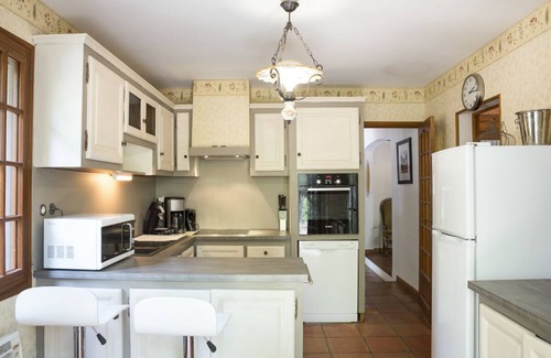 Tavernes Villa | Villa Des Pins - Four Bedroom Villa, Sleeps 8