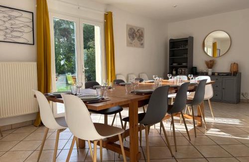 Tracy-sur-Mer Villa | Villa des pontons Maison 5 chambres avec grand jardin clos et belle terrasse séjour spacieux lumineux à 2 kms de la plage d'Arromanches près de Bayeux, Omaha beach - table de ping pong