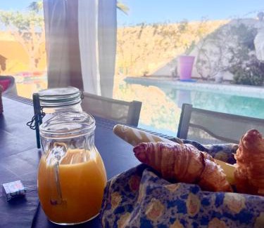 Pinet Bed & Breakfast | Villa Des Romieux