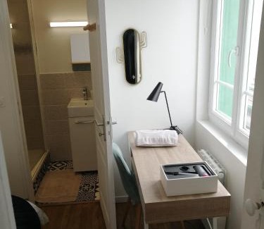 Saint-Charles du Port Apartment | Villa des Roses - Appart T2, 31m2, 1er étage, vue jardin, "Le scandinave"