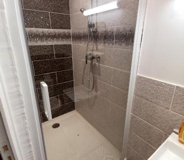 Saint-Charles du Port Apartment | Villa des Roses - Appart T2, 31m2, 1er étage, vue jardin, "Le scandinave"