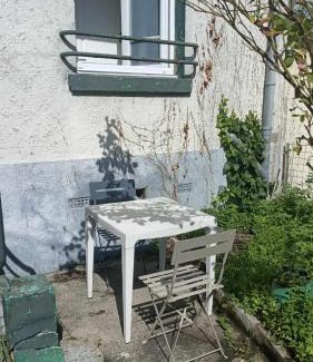 Saint-Charles du Port Apartment | Villa des Roses - Appart T2, 32m2, RDC, vue sur jardin, "Le chic"